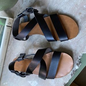 Ecote black sandals